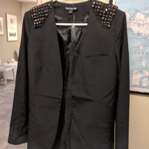 Spike shouldered black blazer